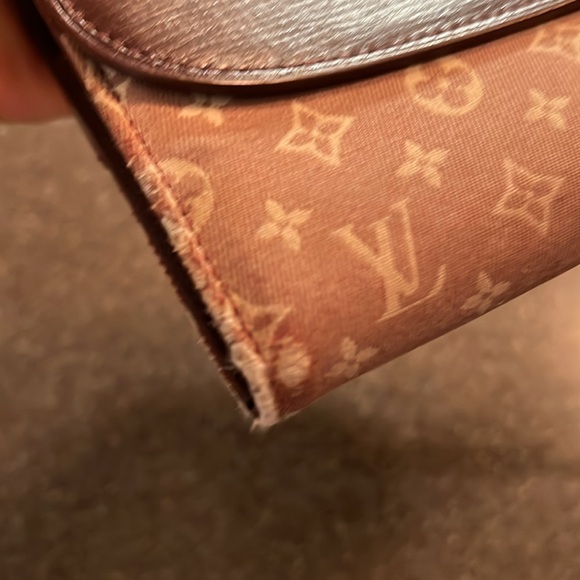 Louis Vuitton Monogram Idylle MM Wallet - Picture 8 of 11